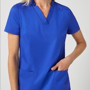 Jaanuu scrubs top
